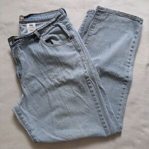 Women's Levi Jeans